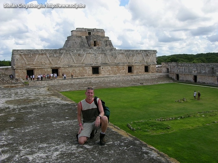 Uxmal - Stefan Het nonnen vierkant, een paleis met groot binnenplein. Stefan Cruysberghs